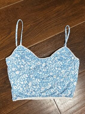 Princess Polly Light Blue Floral Cropped Cami Top. Size 2.